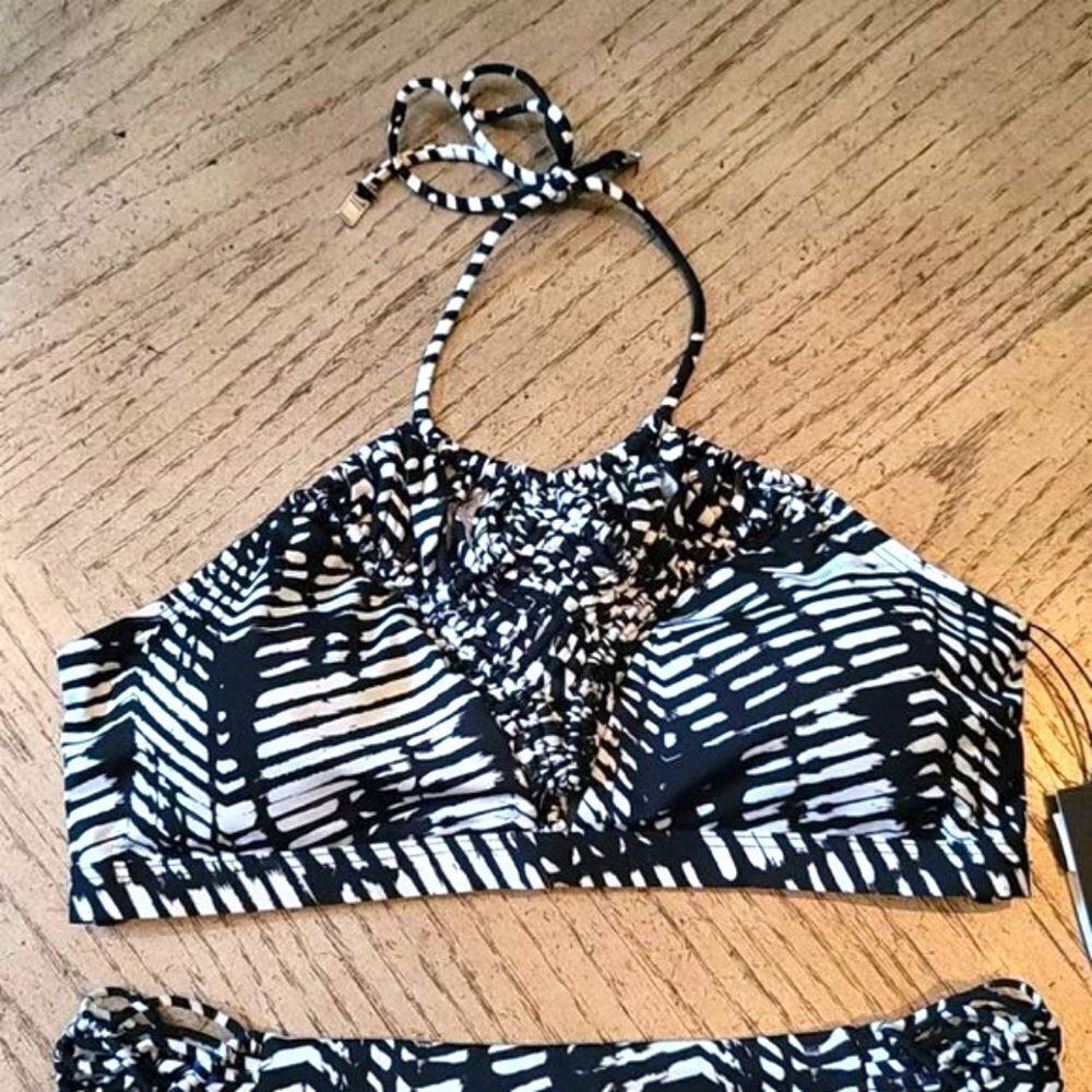 Black and white bikini set NWT Dolce Vita M - Picture 2 of 7
